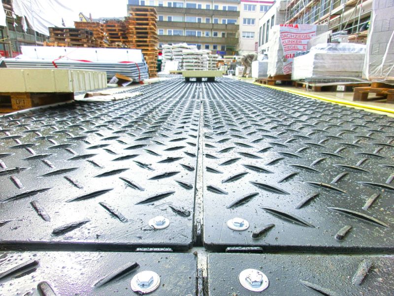 Bodenschutzplatten zum Schutz des Pflasters - Neubau in Bad Vilbel