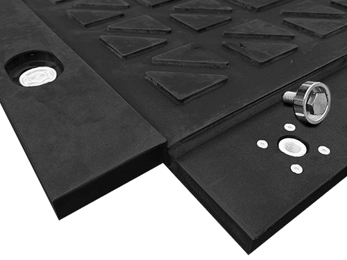 Vollintegrierte Verbindungstechnik aus Metall in der MegaTrack Schwerlastplatte