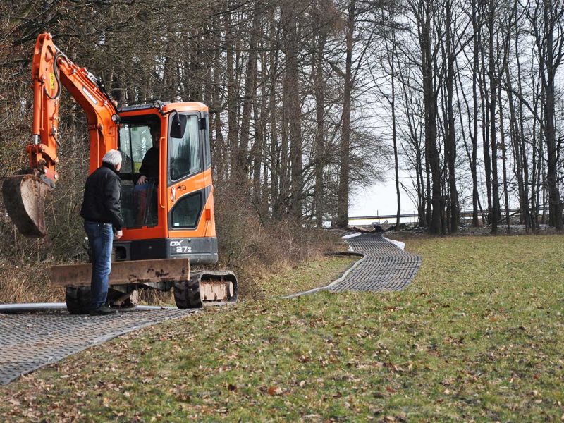 Mobile Baustraße Telekom-Baustelle Esselbach im Steigerwald mit der s:tek 48 Bodenschutzplatte