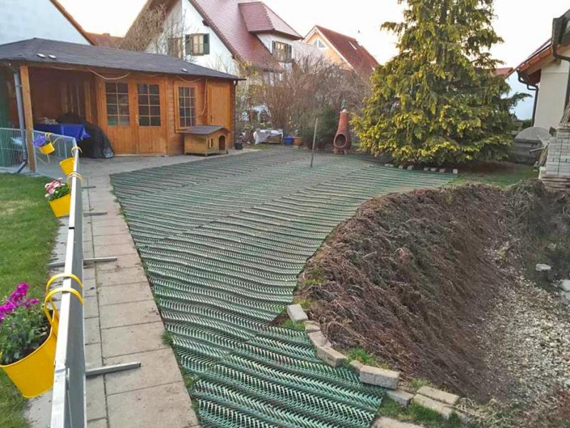 Rasennetz RN 1800 als Wühlschutz, Buddelschutz für den Hundeauslauf im Garten