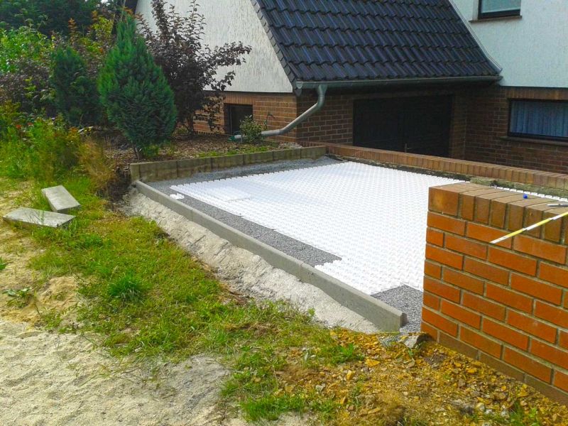 Verlegung des Kiesgitter KG30 zur unversiegelten Befestigung eines Hof