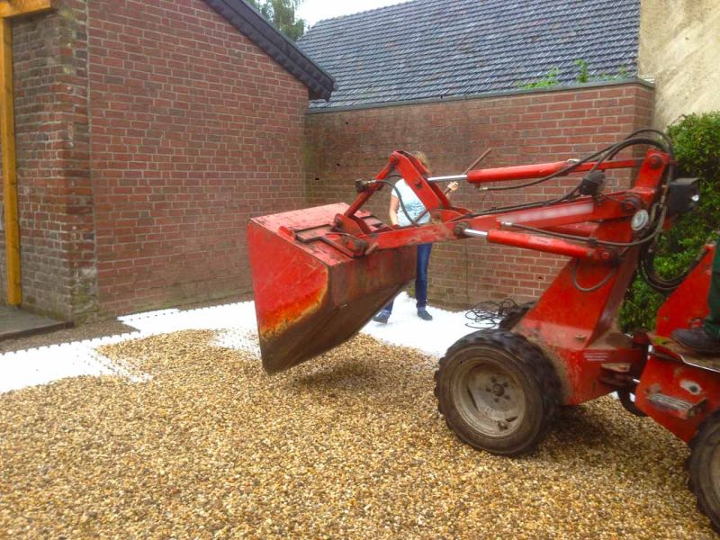 Kiesstabilisierung eines Hof und Einfahrt mit dem Kiesgitter KG30