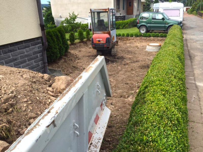 Verwandlung eines Vorgarten in einen schön angelegten PKW Stellplatz