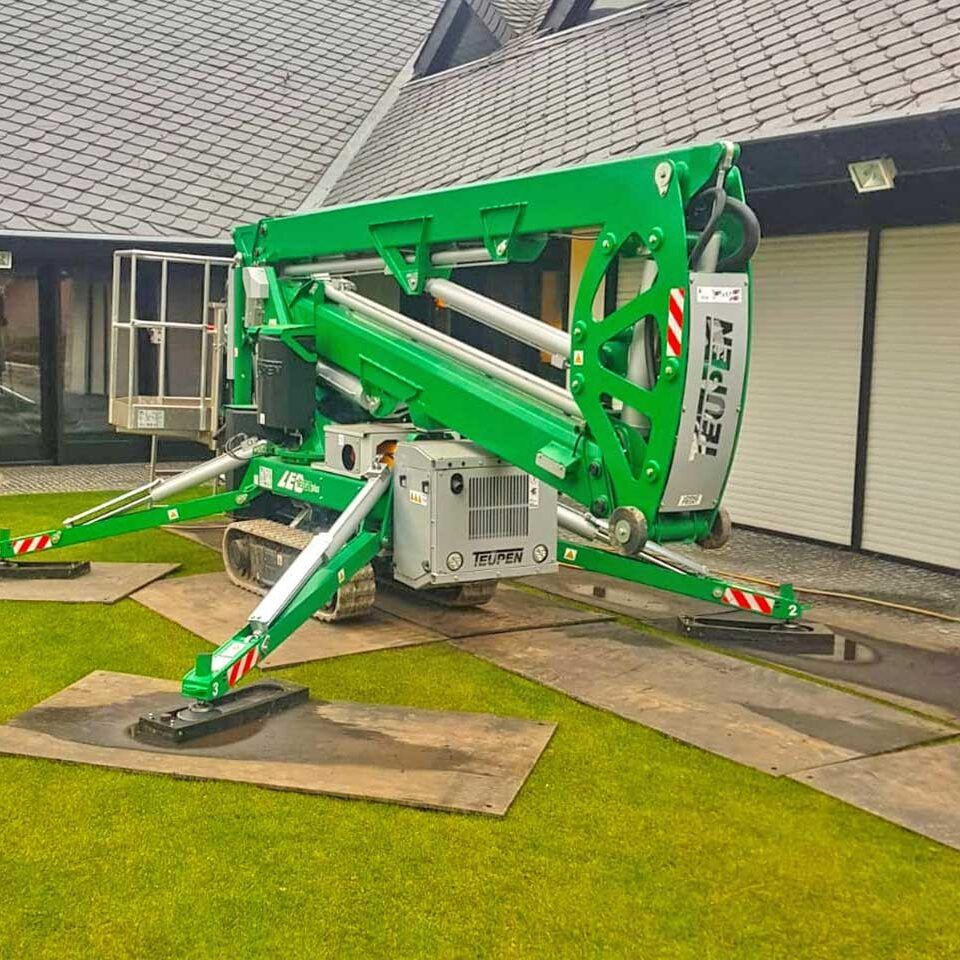 vtek fahrplatten als rasenschutz fuer raupenarbeitsbuehnen kettenarbeitsbuehnen 000 1280x1280 2 e1724147114188