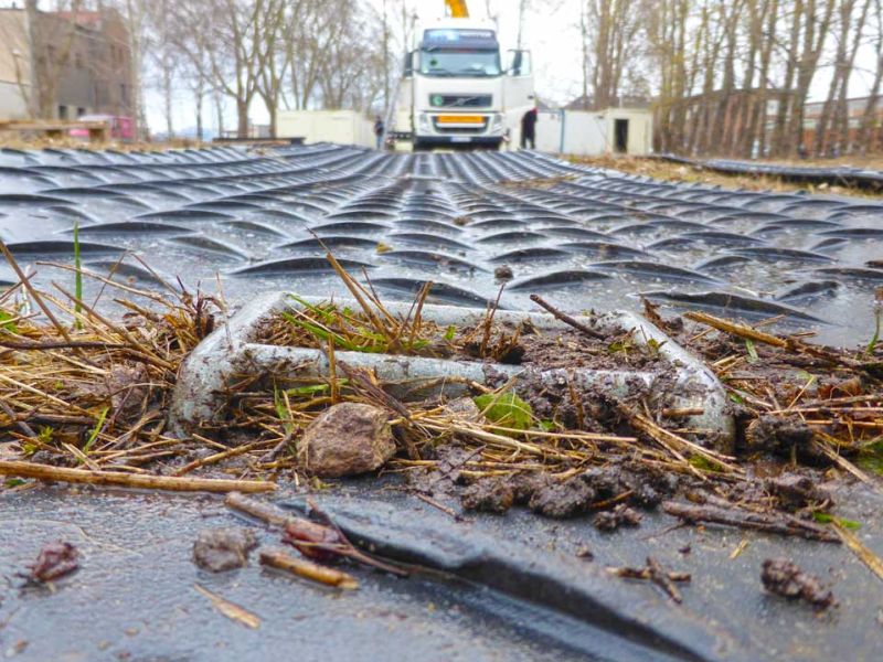 Vermietung mobile Fahrstraße für weiche Böden & Wiesen