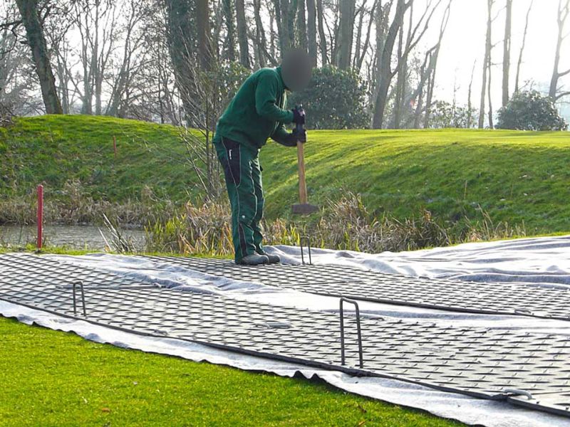 Baustraße zur Teichentschlammung im Golfplatzbau bzw. Golfplatzpflege
