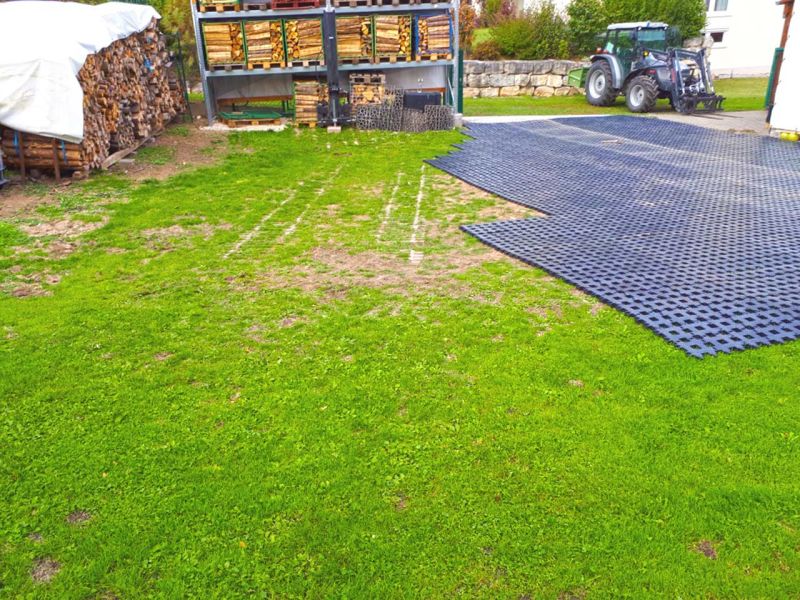 Gartenboden befestigen und befahrbar machen mit dem Rasengitterstein RGS35