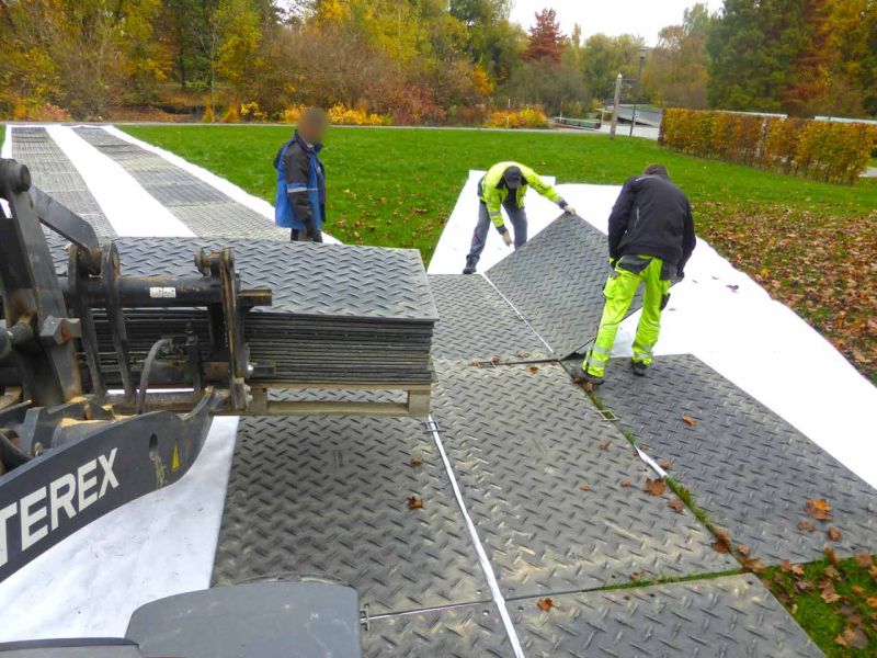 Fahrplatten als mobile Baustraße im Rohrleitungsbau in Giessen