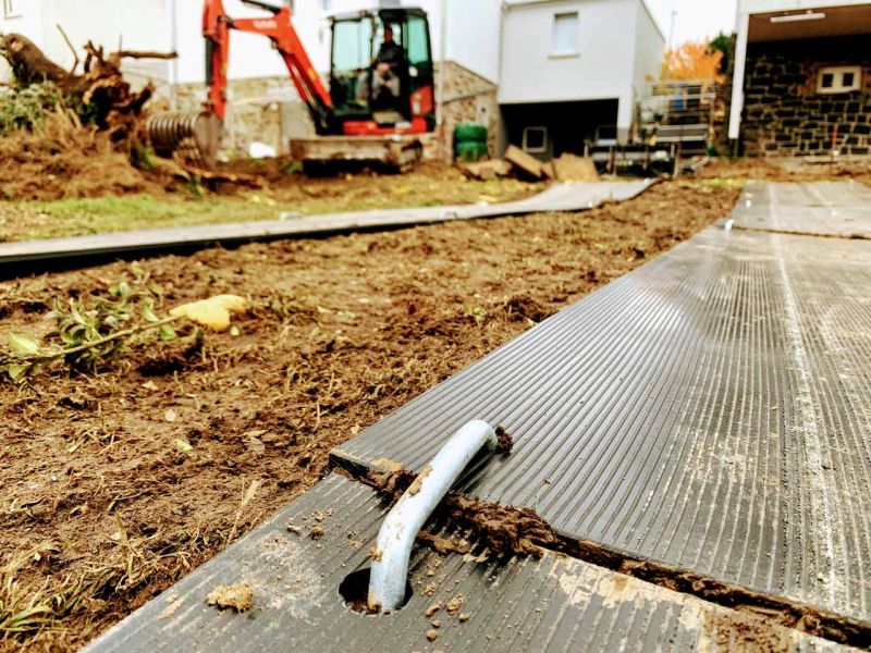 v:tek Fahrplatten-Set als Fahrspur mit Kunststoff Überfahrplatten im Gartenbau & Landschaftsbau