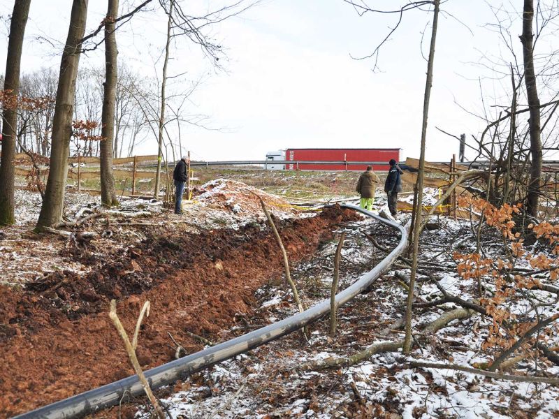 Mobile Baustraße Telekom-Baustelle Esselbach im Steigerwald mit der s:tek 48 Bodenschutzplatte