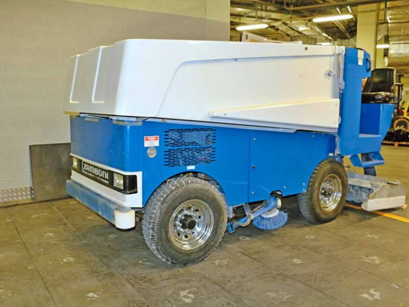 Rutschhemmde & stoßdämpfende Bodenmatten aus weichem PVC für eine Eissporthalle