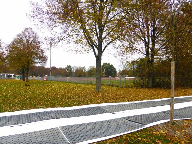 Fahrplatten als mobile Baustraße im Rohrleitungsbau in Giessen