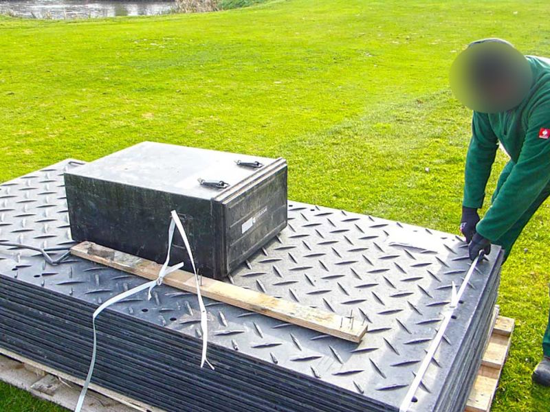 Baustraße zur Teichentschlammung im Golfplatzbau bzw. Golfplatzpflege