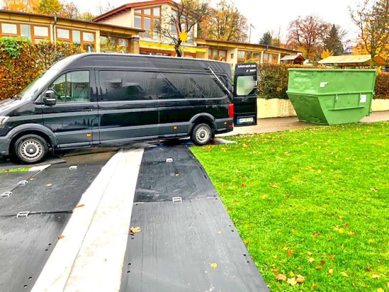 Nachhaltiger Rasenschutz mit Securatek Bodenschutzplatten