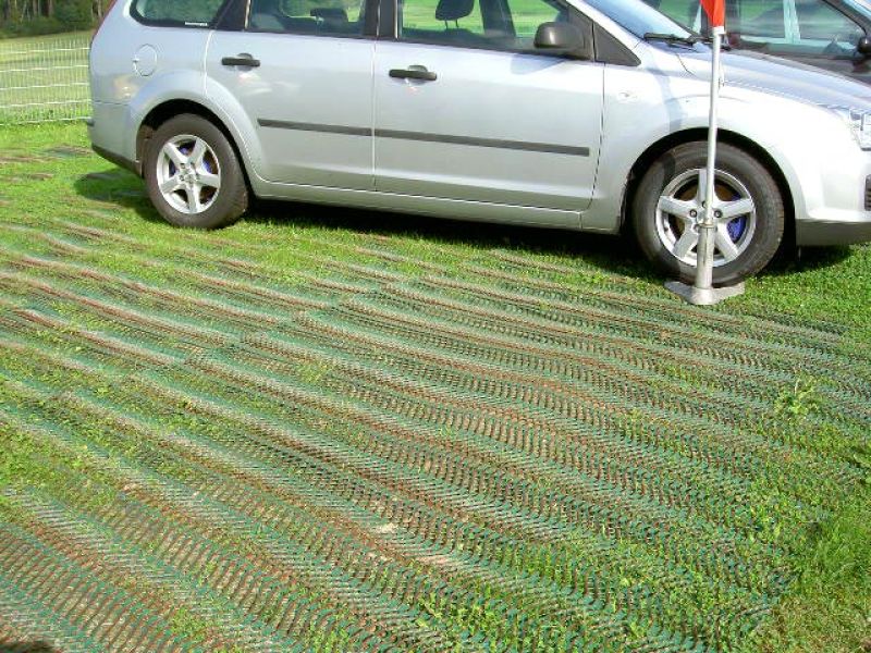 Rasennetz RN zur Rasenverstärkung der Ausstellungsfläche eines Autohauses