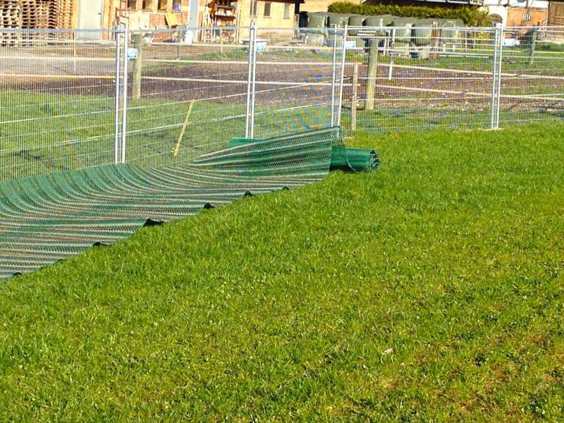 Rasennetz als Rasenschutz für eine Hühnerweide bzw. Hühnerauslauf