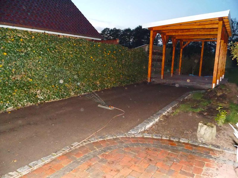 Bodenbefestigung einer begrünten Carport-Zufahrt mit dem Bodengitter BG50