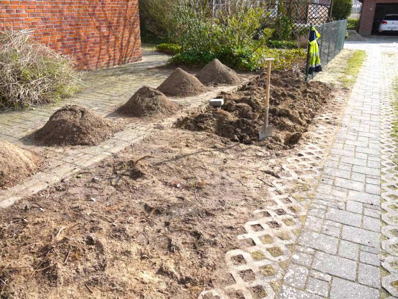 Verlegung des Bodengitter BG50 zur Herstellung eines begrünten PKW Stellplatz