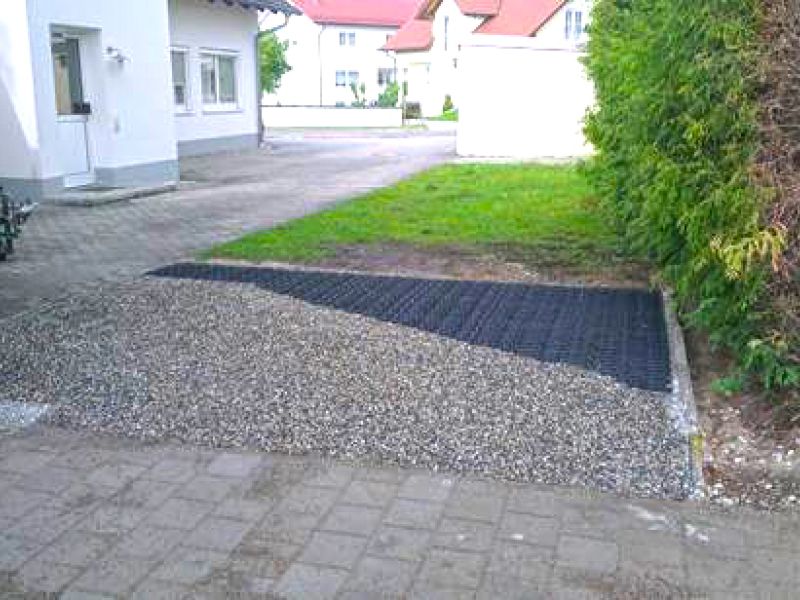 Umgestaltung einer Rasenfläche als zusätzlicher PKW Parkplatz mit dem Bodengitter BG50