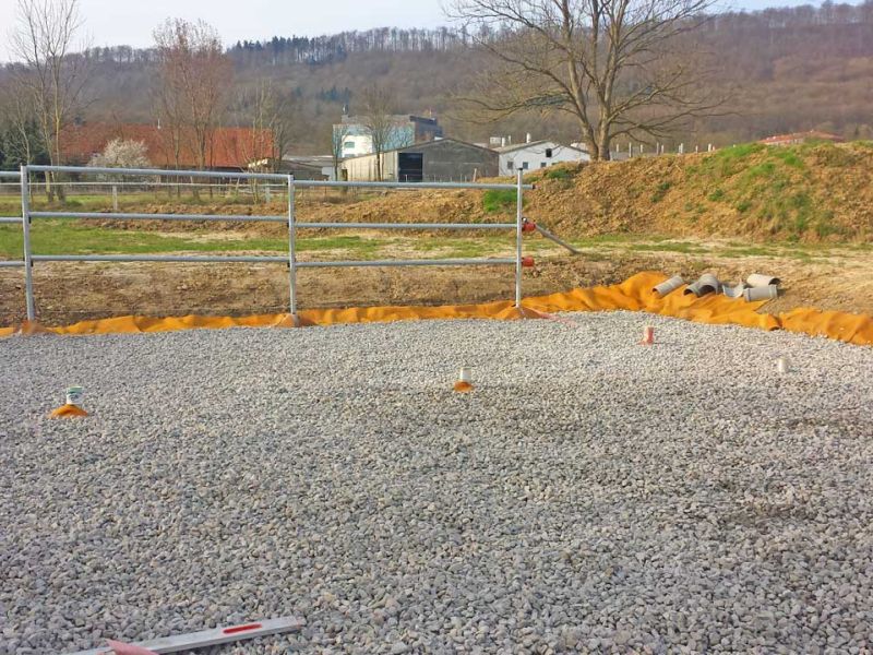 Bodengitter BG50 zur trittfesten Bodenstabilisierung im Reitplatzbau