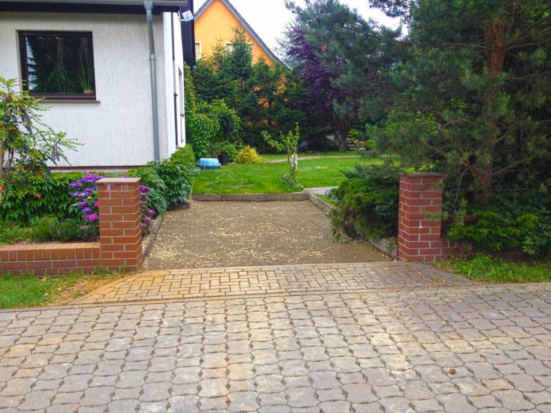 Verlegung des Kiesgitter KG30 zur unversiegelten Befestigung eines Hof