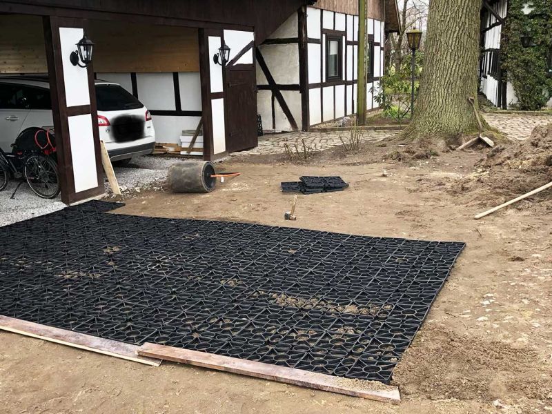 Begrünte und befahrbare Einfahrt für ein PKW-Carport anlegen mit dem Rasengitter RG24