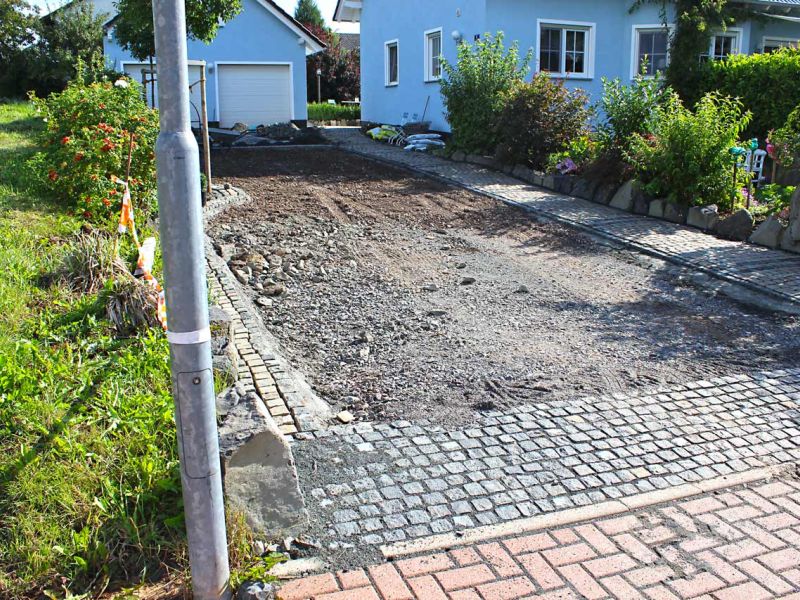 Kiestabilisierung eines neu angelegten Hof und Einfahrt mit dem Kiesgitter KG30