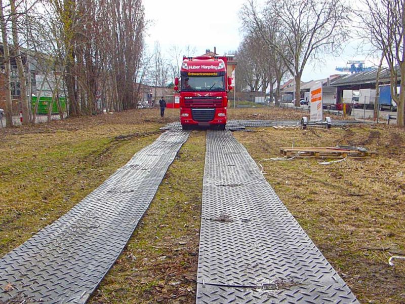Vermietung mobile Fahrstraße für weiche Böden & Wiesen