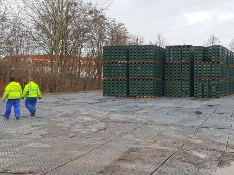 Temporäre Lagerfläche zum befahren mit Transportfahrzeugen mit den e:tek PRO Langen Fahrplatten