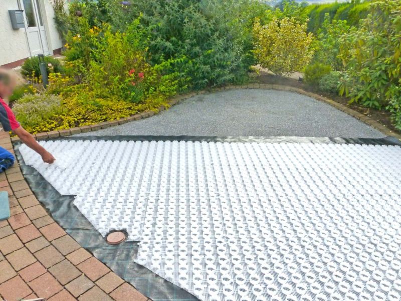 Herstellung eines PKW Stellplatz auf einer schon angelegten Kiesfläche mit dem Kiesgitter KG30