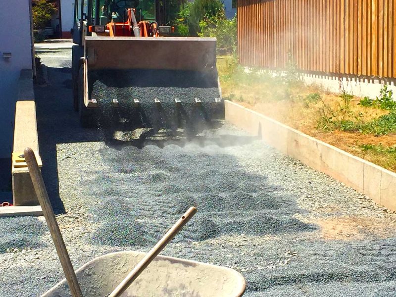 Begrünte Hofeinfahrt & Wohnwagen Stellplatz mit dem Bodengitter BG50 stabilisieren
