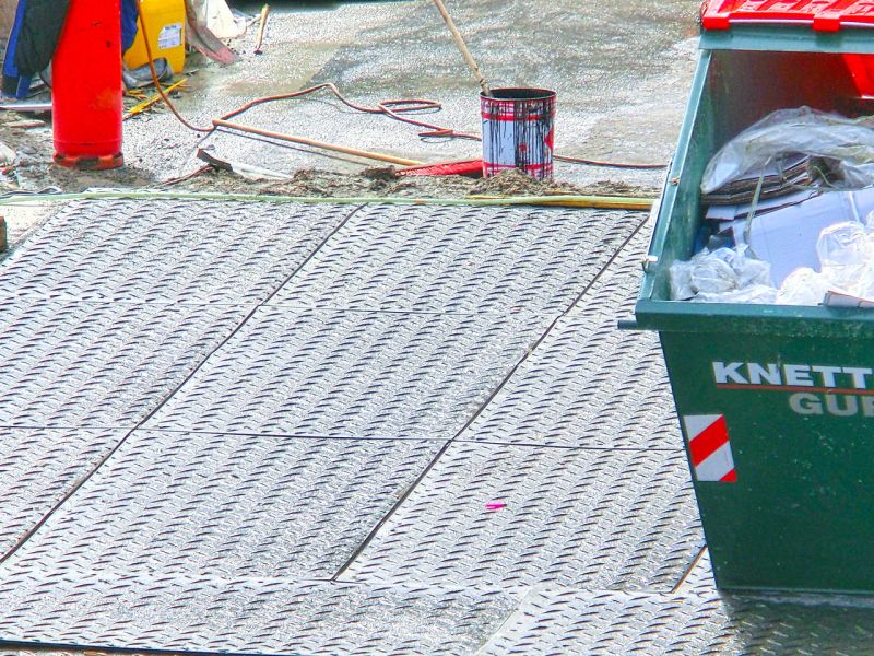 Bodenschutzplatten zum Schutz des Pflasters - Neubau in Bad Vilbel