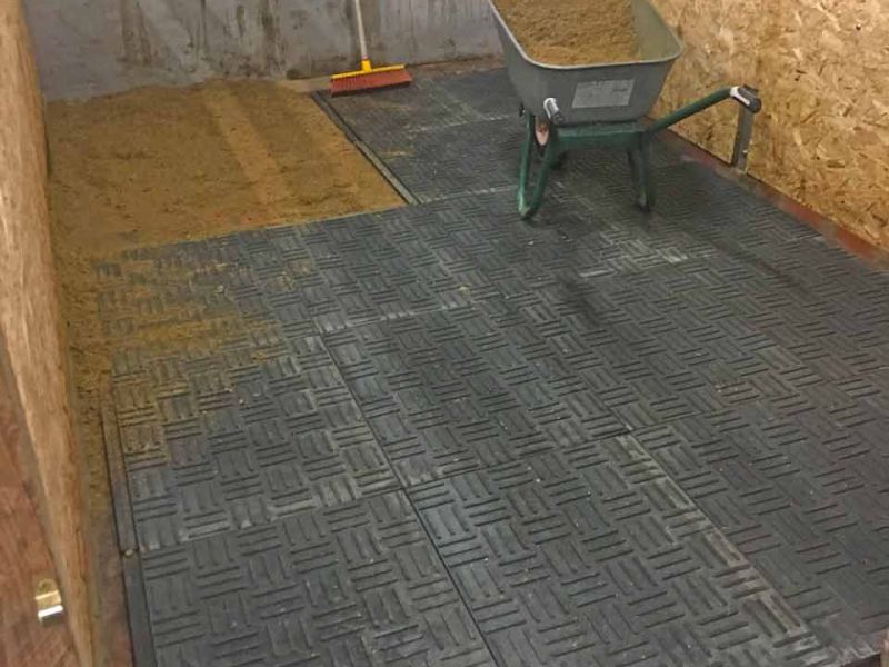 Stallmatten zur Verbesserung des Stallklima und Vereinfachung der Stallpflege