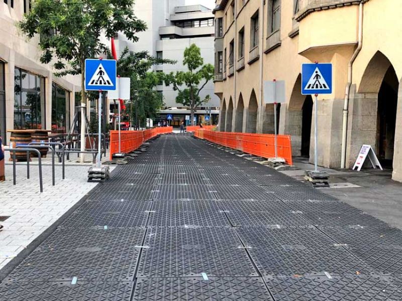 xtek Fahrplatten als Pflasterschutzmatte während der Umgestaltung und Sanierung des Markplatz in Stuttgart