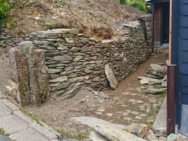 Hang- und Mauer sichern mit der Böschungsmatte Kokos BMK350