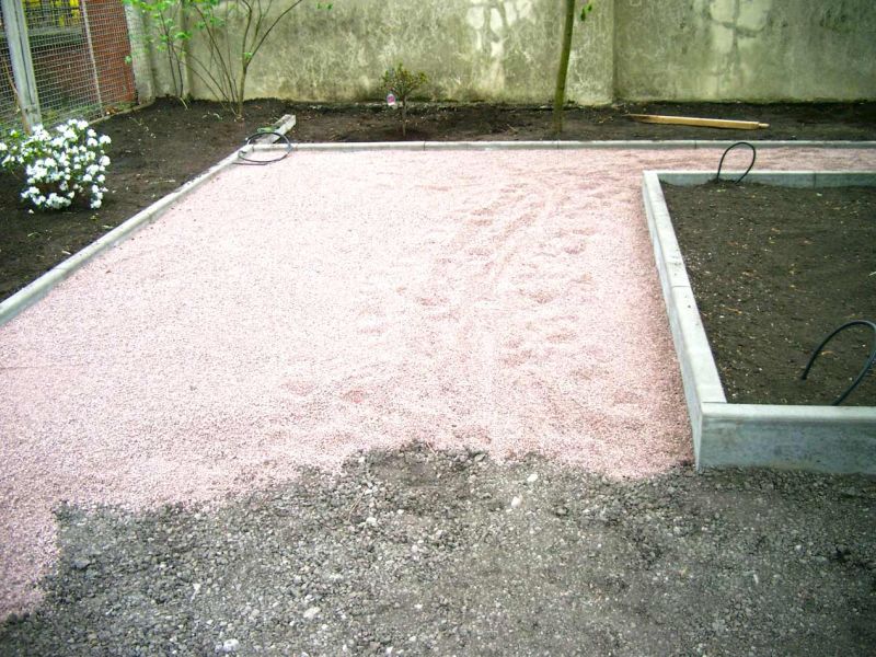 Herstellung eines großen Parkplatz mit dem Bodengitter BG30