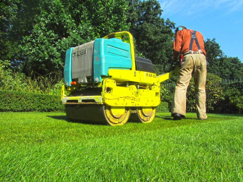 Rasennetz zur Rasenverstärkung eines Rasenparkplatz aus Rollrasen