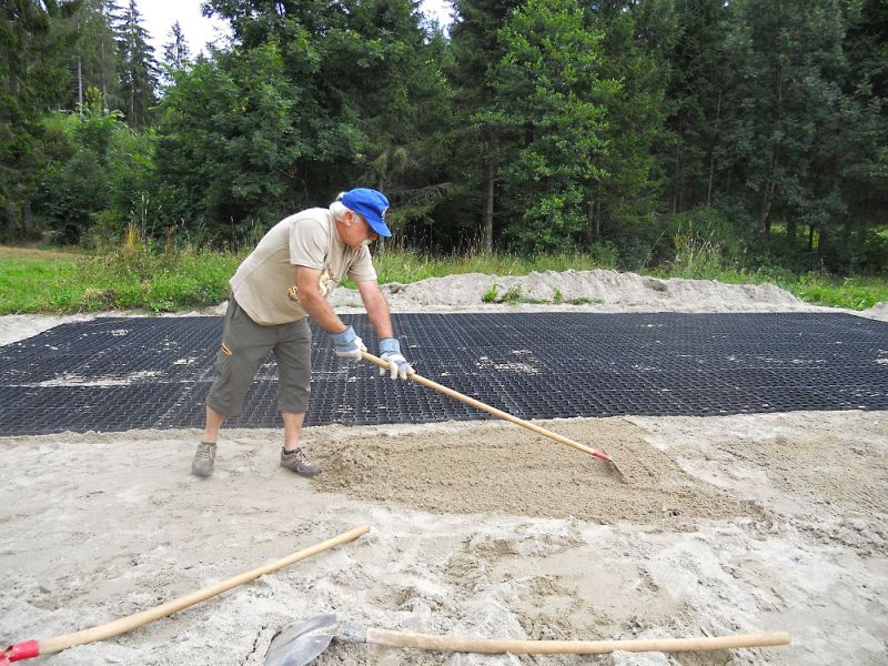 Verlegung des Bodengitter BG50 für die Herstellung eines neuen Reitplatz