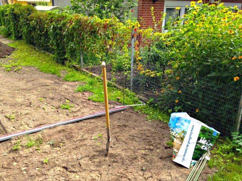 Eine befahrbare Rasenfläche für eine begrünte Einfahrt anlegen? Fahrspuren im Rasen vermeiden? Ganz einfach, mit dem Rasengitter RG24 von Securatek