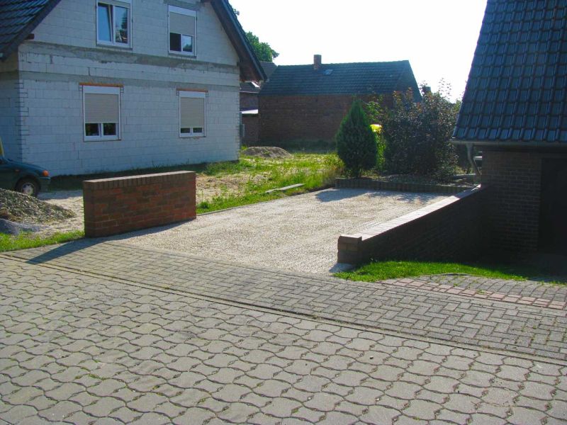 Verlegung des Kiesgitter KG30 zur unversiegelten Befestigung eines Hof