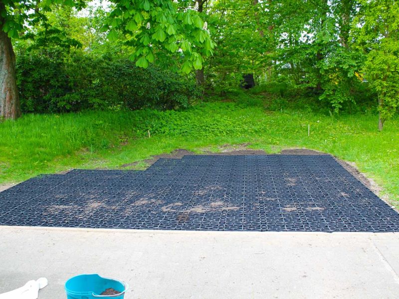 Verlegung des Rasengitter RG24 ohne Unterbau für eine Stellplatz und Wendefläche