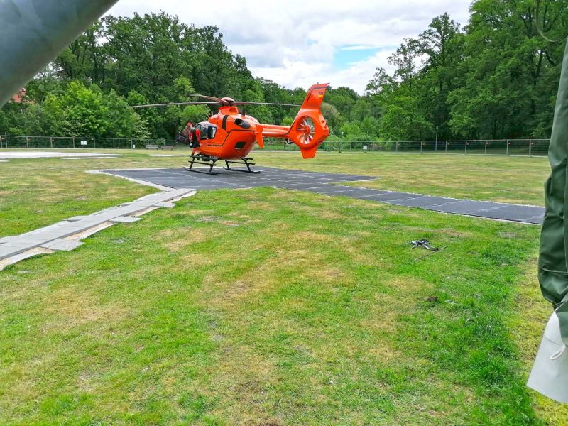 BODENSCHUTZPLATTEN ALS HUBSCHRAUBERLANDEPLATZ FÜR DAS THW