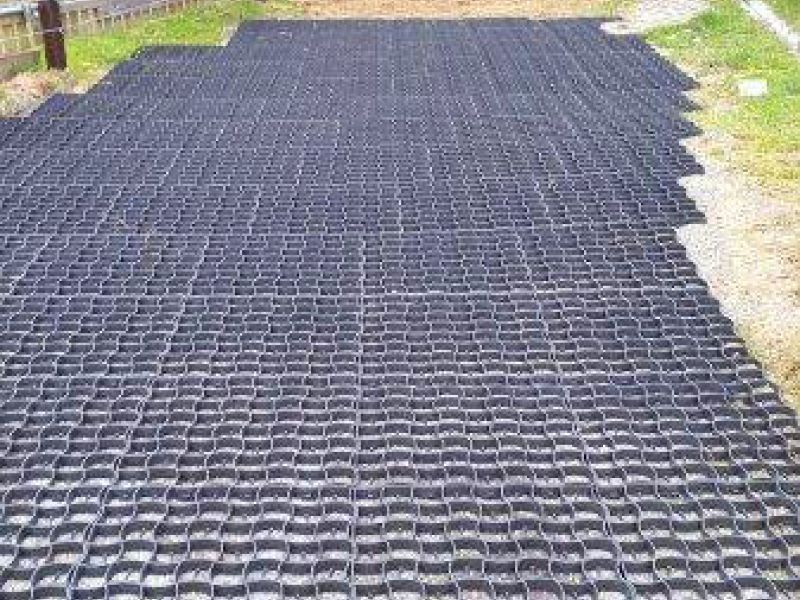 Befestigter und Matschfreier Stallauslauf für Kühe mit dem Bodengitter BG30