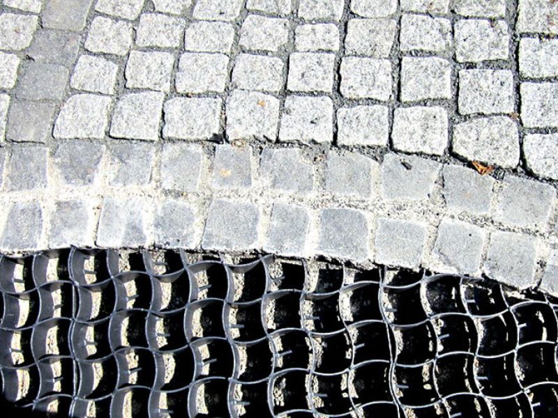 Herstellen eines unversiegelten Hof mit dem Bodengitter BG50