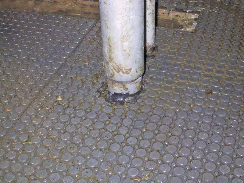 Bodenmatte aus Weich-PVC als Kuhmatte für Lauf,- Steh,- Liegeflächen in der Viehhaltung