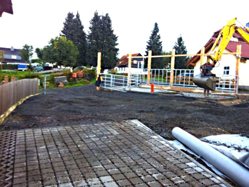 Bodengitter BG50 zur trittfesten Bodenbefestigung eines Roundpen / Führanlage