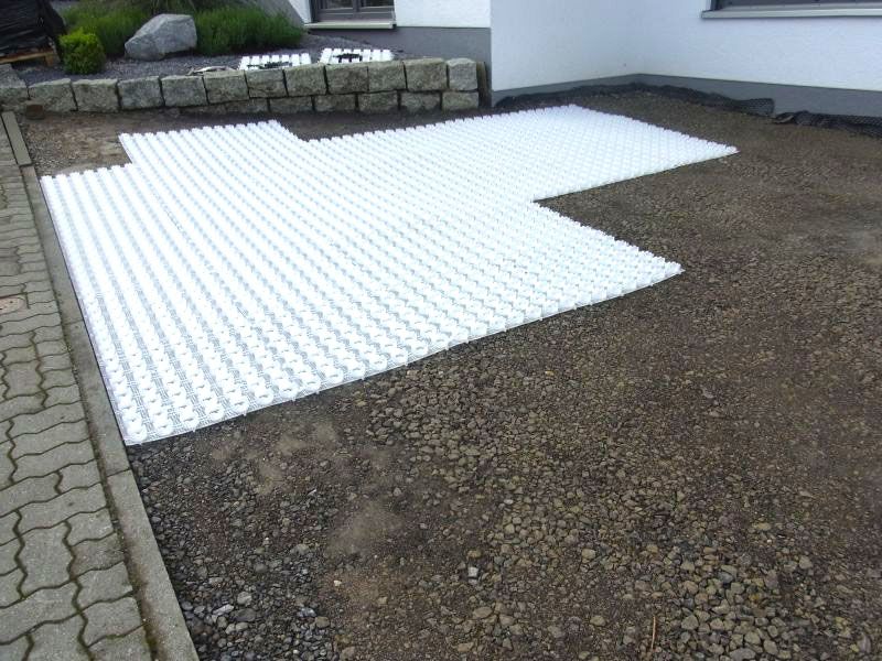 Anlegen einer Kiesfläche im Vorgarten für Parkplätze mit dem Kiesgitter KG30