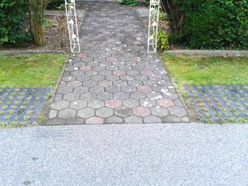 Rasengitterstein RGS35 zur Bankettbefestigung eines Grünstreifen bzw. Rasen