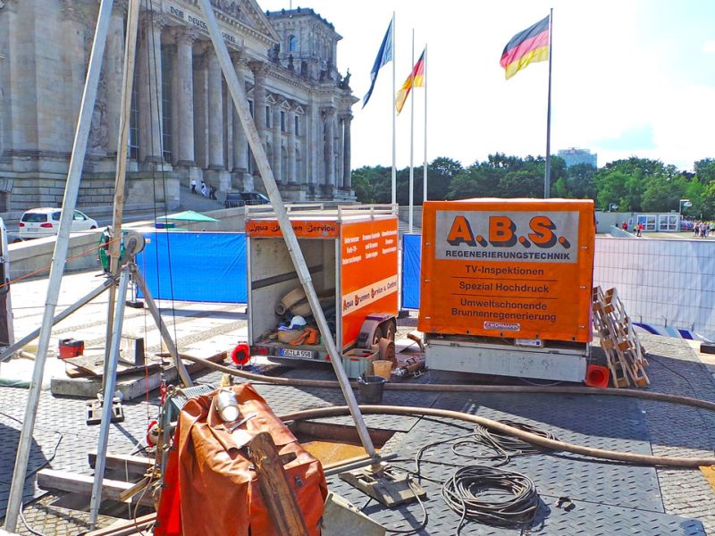 Mobile Baustraße vor dem Bundestag in Berlin