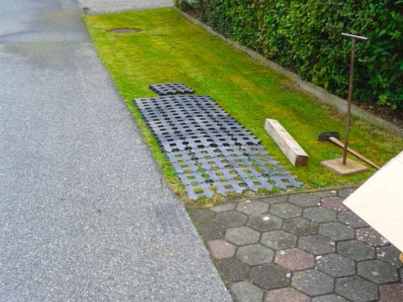 Rasengitterstein RGS35 zur Bankettbefestigung eines Grünstreifen bzw. Rasen